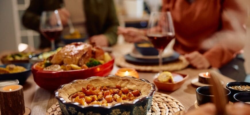 Traditional,Pumpkin,Pie,With,Couple,Eating,Thanksgiving,Dinner,In,The